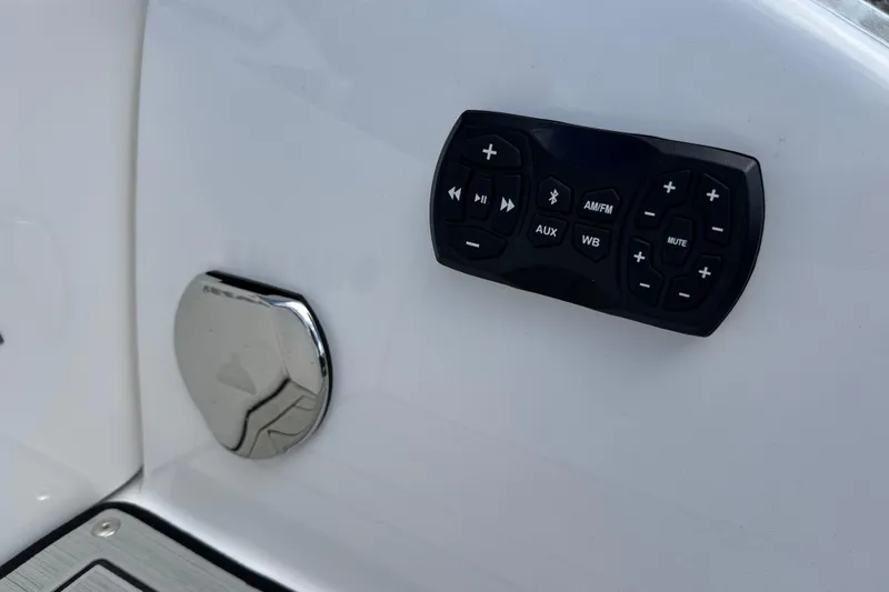 Slide: The Image of Control panel on 2026 Yamaha Boats 275SD, featuring audio and connectivity options. - 3