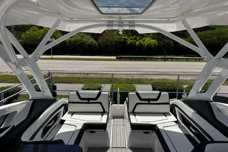 Slide: The Image of 2026 Yamaha Boats 275SD interior with luxurious seating and modern design. - 31