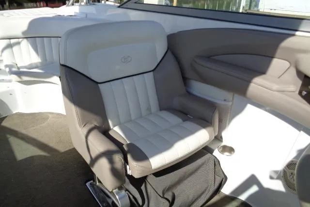 Slide: The Image of Captain's seat in a 2006 Cobalt 282 boat, featuring white and gray upholstery. - 18