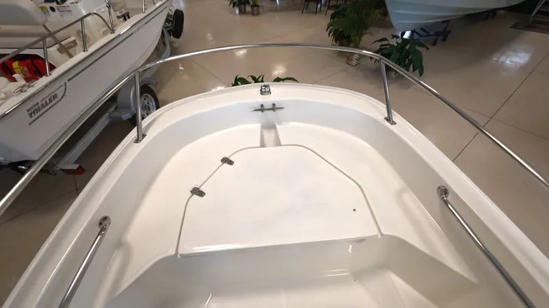 Slide: The Image of Boston Whaler 130 Super Sport 2026 - 12