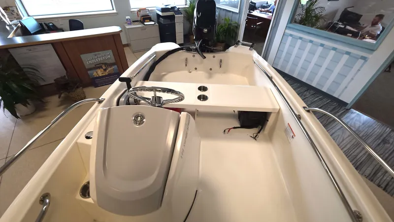 Slide: The Image of Boston Whaler 130 Super Sport 2026 - 10