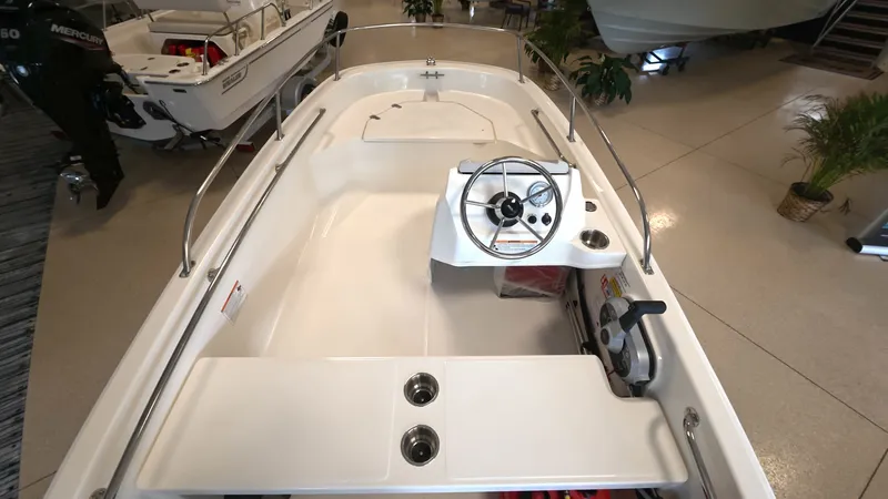 Slide: The Image of Boston Whaler 130 Super Sport 2026 - 9
