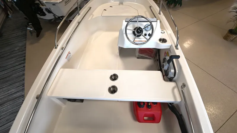 Slide: The Image of Boston Whaler 130 Super Sport 2026 - 6