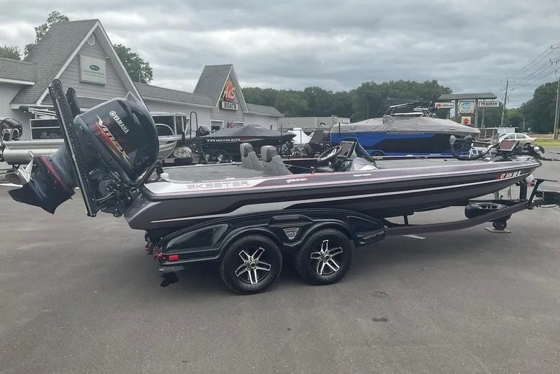 The Image of 2017 Skeeter FX21 LE bass boat with Yamaha engine, parked at a dealership. - 0
