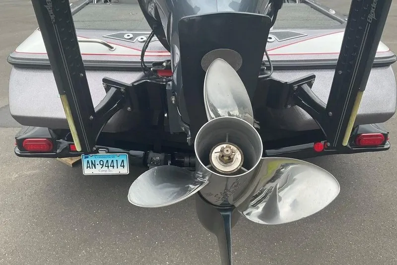 Slide: The Image of 2017 Skeeter FX21 LE boat with a shiny propeller and Connecticut license plate. - 4