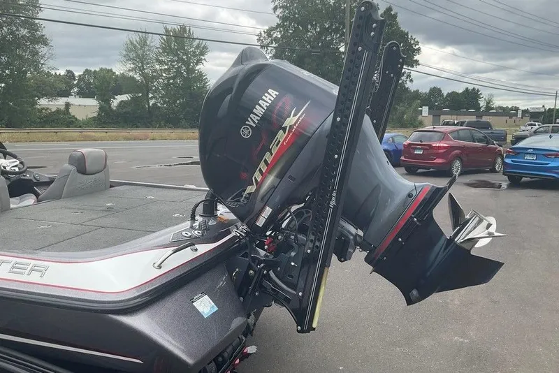 Slide: The Image of 2017 Skeeter FX21 LE boat with Yamaha VMAX engine in parking lot. - 6
