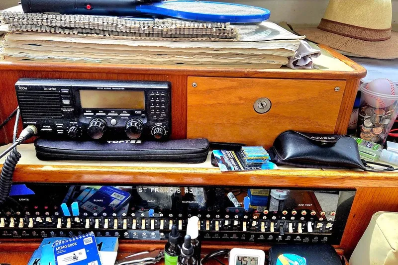 Slide: The Image of Control panel of a 1995 Catamaran St. Francis 43 with radio equipment and accessories. - 37