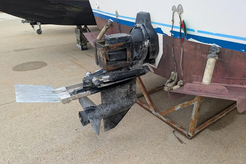 Slide: The Image of 1998 Cherokee 270 Sportsman boat with visible outboard motor and propeller. - 50