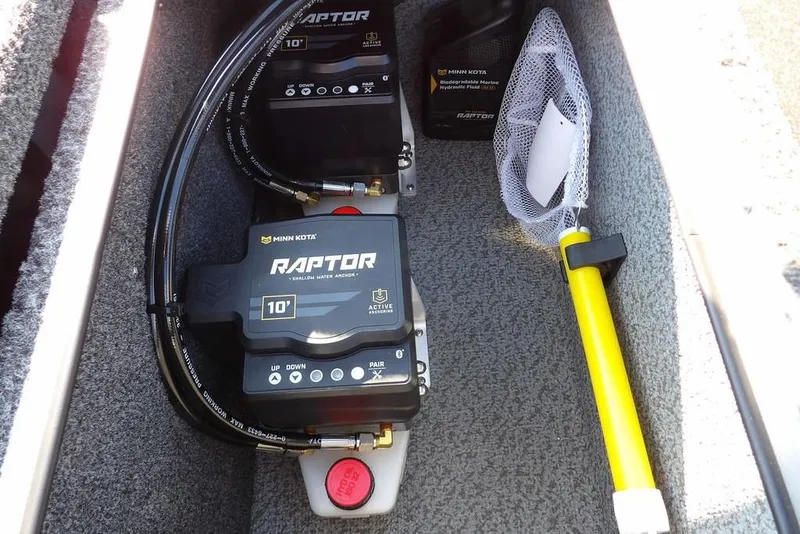 Slide: The Image of Minn Kota Raptor anchor system in Lund 2075 Pro-V Bass XS, 2026 model. - 15