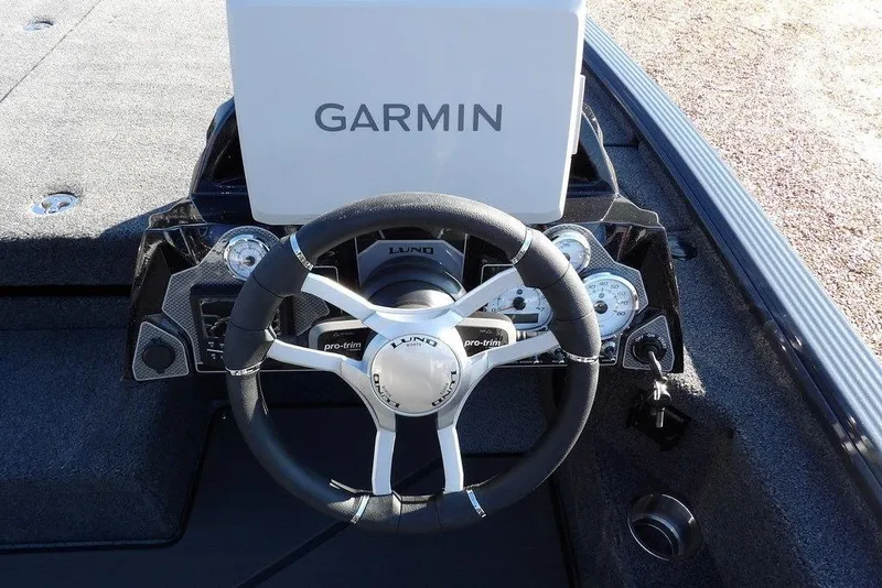 Slide: The Image of Steering console of 2026 Lund 2075 Pro-V Bass XS with Garmin display. - 52