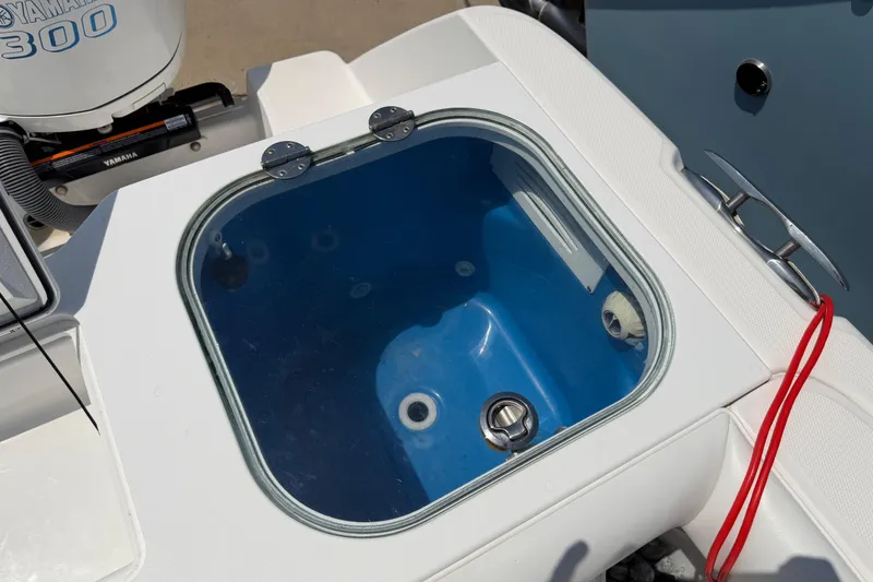 Slide: The Image of Livewell on 2018 Everglades 355 Center Console boat with Yamaha 300 engine. - 40