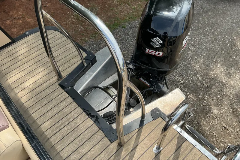 Slide: The Image of 2019 Avalon Catalina Platinum boat with Suzuki 150 engine and rear deck view. - 15