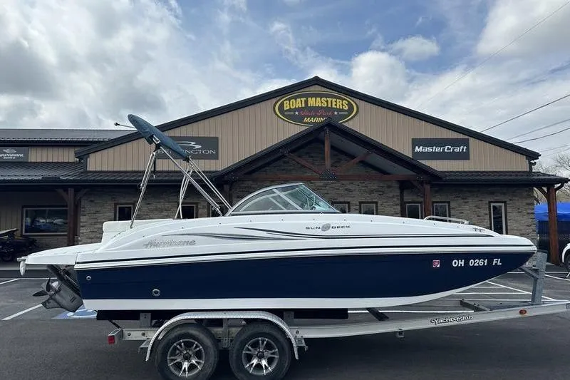 The Image of Hurricane SunDeck 187 IO 2014 - undefined