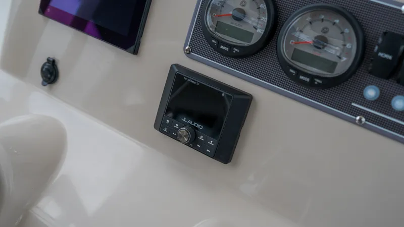 Slide: The Image of Boston Whaler 210 Montauk 2027 - 18