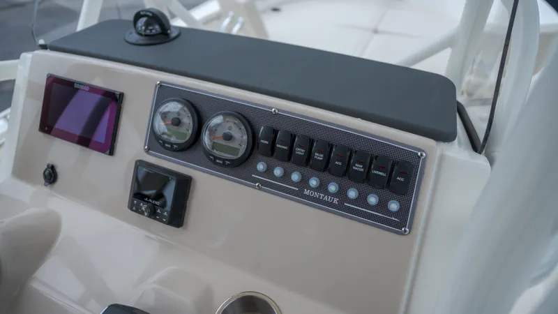 Slide: The Image of Boston Whaler 210 Montauk 2027 - 19