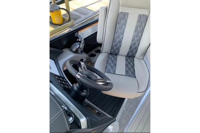 Slide: The Image of Captain's chair and steering wheel of 2021 Barletta L25UE boat. - 7