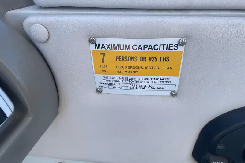 Slide: The Image of Maximum capacity label on 2005 Crestliner Sport Classic 1685 boat, 7 persons or 925 lbs. - 9