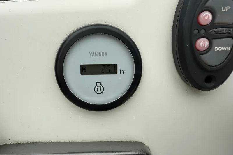Slide: The Image of Yamaha hour meter showing 257 hours on a 2018 NauticStar 2140 Sport boat. - 16