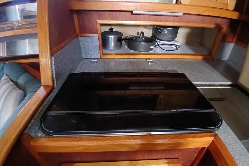 Slide: The Image of 1982 Morgan 416 yacht kitchen with stove and cookware. - 16
