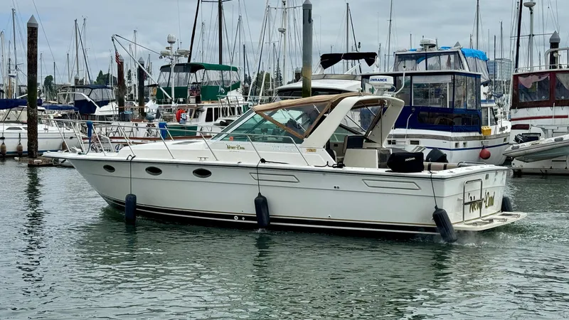 Slide: The Image of Radar equipment on 1988 Tiara Yachts 3100 Open under a metal roof. - 30