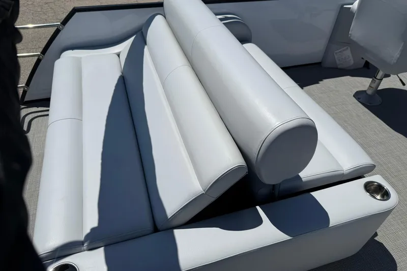 Slide: The Image of 2023 Bentley Pontoons 220 SWINGBACK with luxurious seating and cup holders. - 10