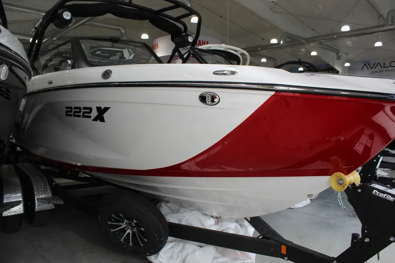 The Image of 2026 Yamaha Boats 222XD in showroom, featuring sleek red and white design. - 0