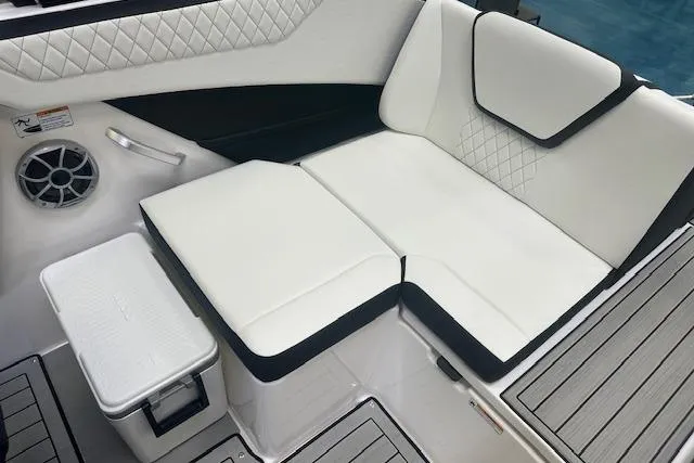 Slide: The Image of 2025 Yamaha Boats 222SE interior seating with white upholstery and modern design. - 16