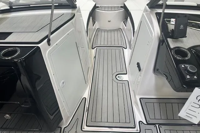 Slide: The Image of 2025 Yamaha Boats 222SE interior with sleek, modern design and advanced features. - 18