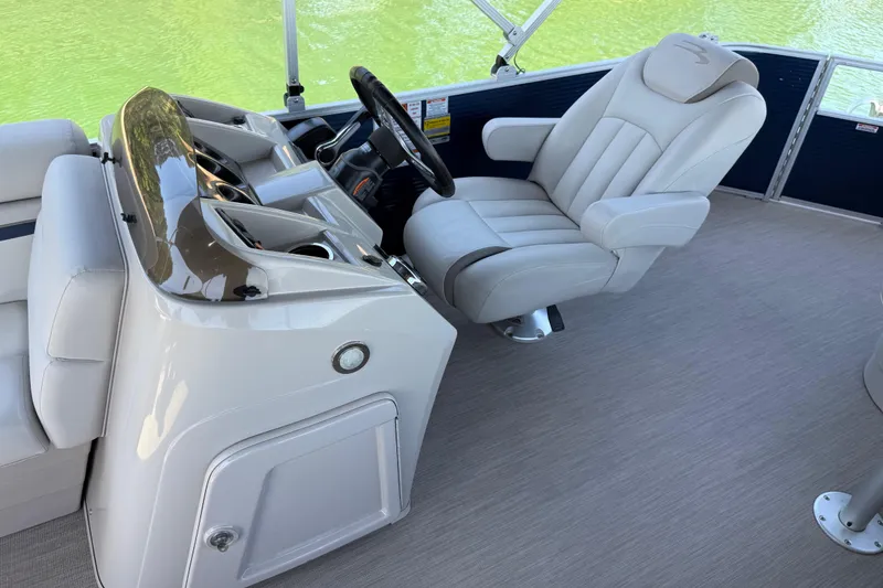 Slide: The Image of 2017 Bennington 21 SLX boat interior with captain's chair and steering console. - 13
