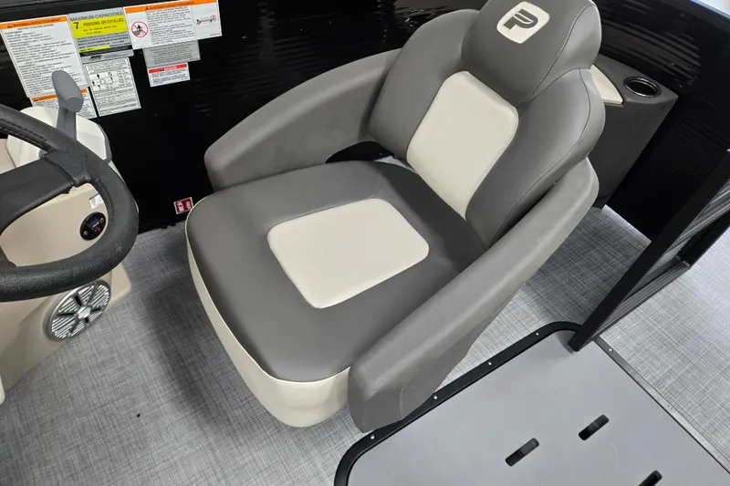 Slide: The Image of Captain's seat in 2026 Princecraft Brio 17 Electric boat, featuring ergonomic design and modern controls. - 14