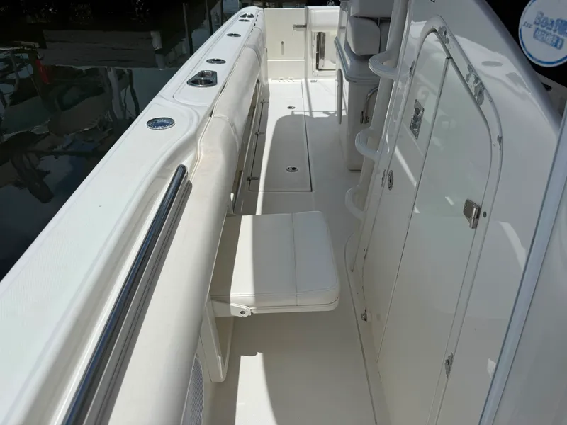 Slide: The Image of Boston Whaler 320 OUTRAGE 2012 - 17