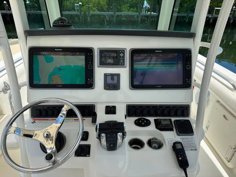 Slide: The Image of Boston Whaler 320 OUTRAGE 2012 - 21