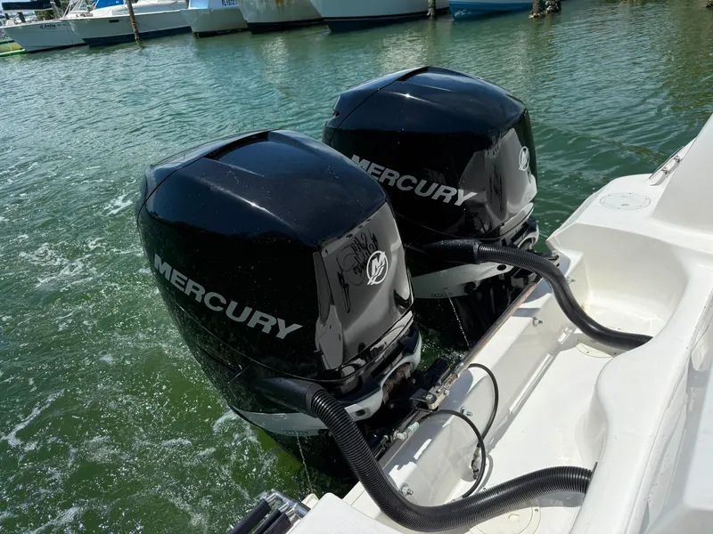 Slide: The Image of Boston Whaler 320 OUTRAGE 2012 - 28