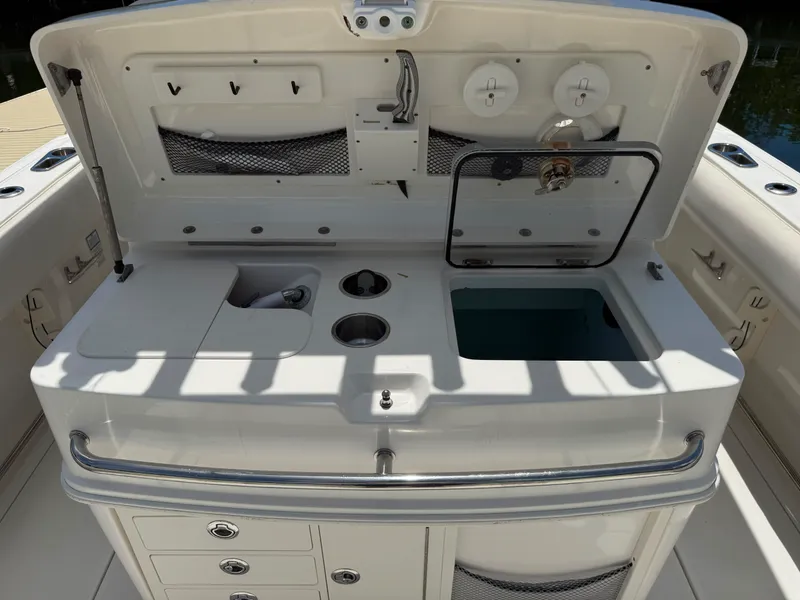 Slide: The Image of Boston Whaler 320 OUTRAGE 2012 - 25