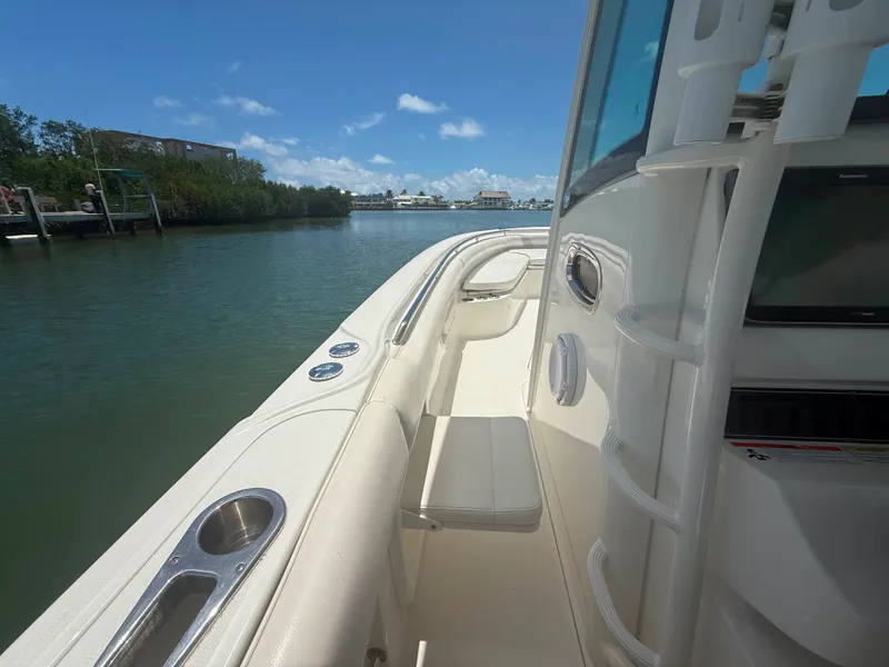 Slide: The Image of Boston Whaler 320 OUTRAGE 2012 - 23