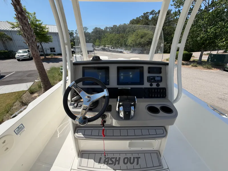 Slide: The Image of Boston Whaler 270 Dauntless 2017 - 11