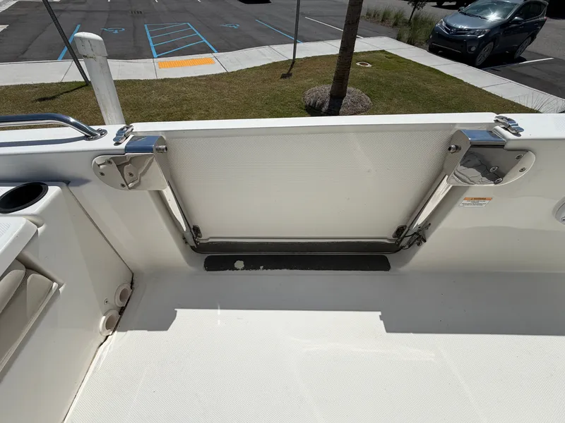 Slide: The Image of Boston Whaler 270 Dauntless 2017 - 18