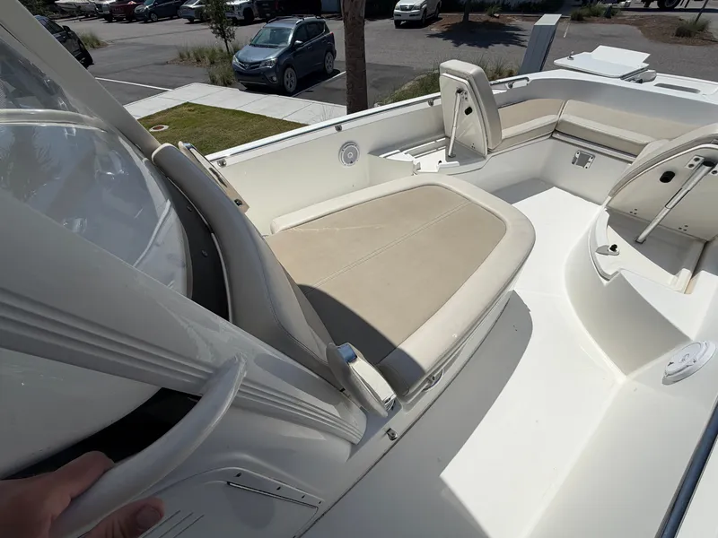 Slide: The Image of Boston Whaler 270 Dauntless 2017 - 19