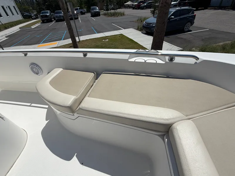 Slide: The Image of Boston Whaler 270 Dauntless 2017 - 23