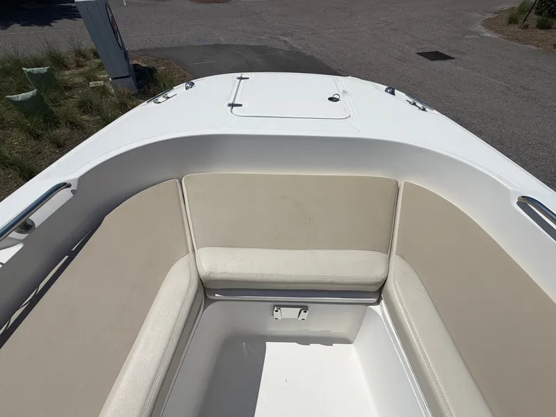 Slide: The Image of Boston Whaler 270 Dauntless 2017 - 25