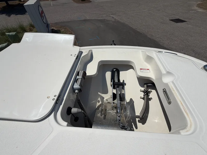Slide: The Image of Boston Whaler 270 Dauntless 2017 - 26