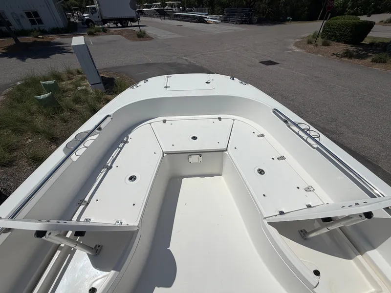 Slide: The Image of Boston Whaler 270 Dauntless 2017 - 28