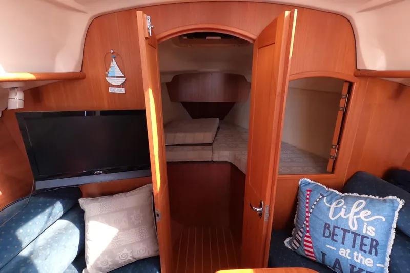 Slide: The Image of Interior of 2003 Hunter 326 sailboat with cozy cabin and decorative pillows. - 18