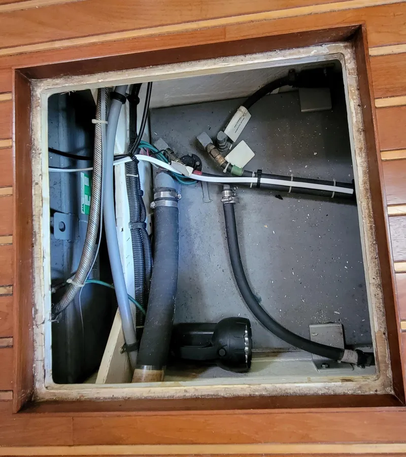 Slide: The Image of Salon Bilge Access - 37