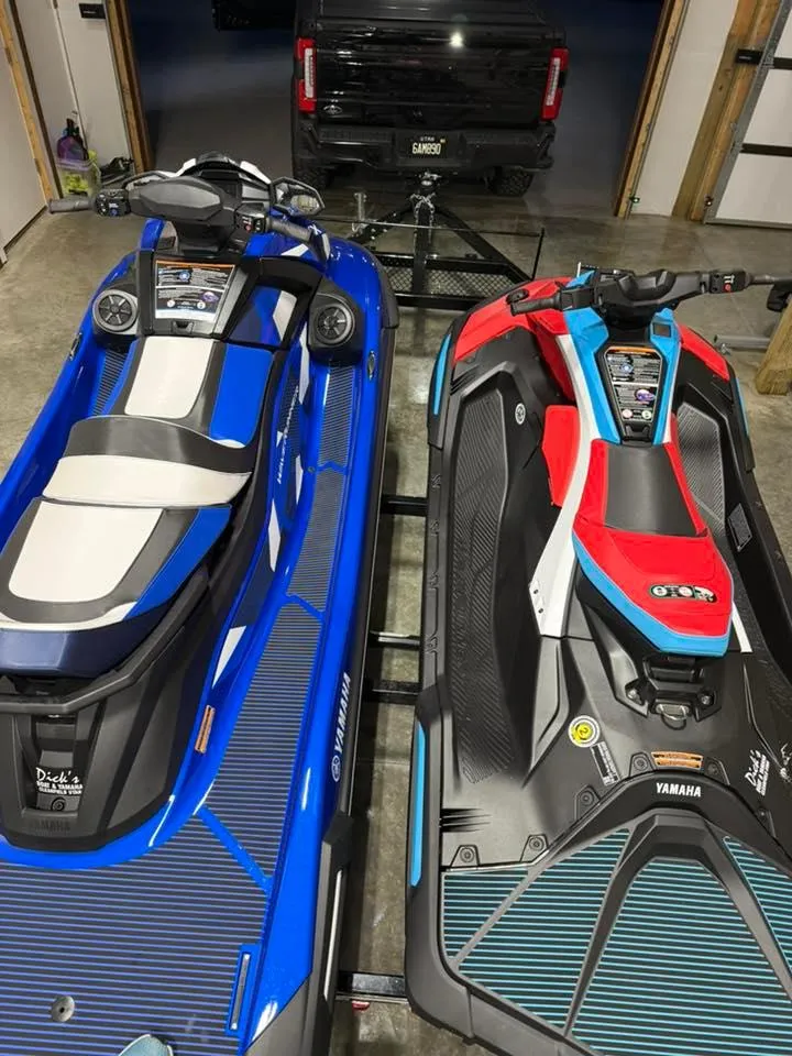 Slide: The Image of Two jet skis on a trailer, Bravada Dream Weaver Trip 14, 2011 model. - 16