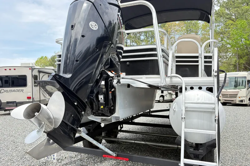Slide: The Image of 2021 Sun Tracker Fishin' Barge 20 DLX pontoon boat with outboard motor. - 8
