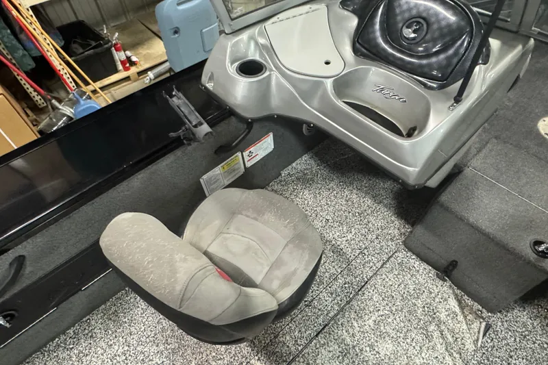 Slide: The Image of 2014 Tracker Targa V-18 WT boat interior with seating and console. - 7
