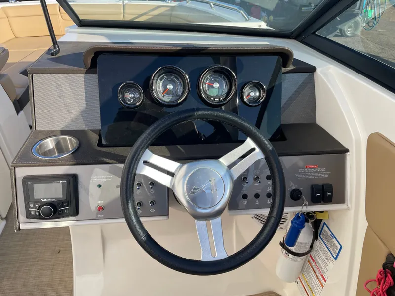 Slide: The Image of Sea Ray 270 Sundeck 2018 - 13