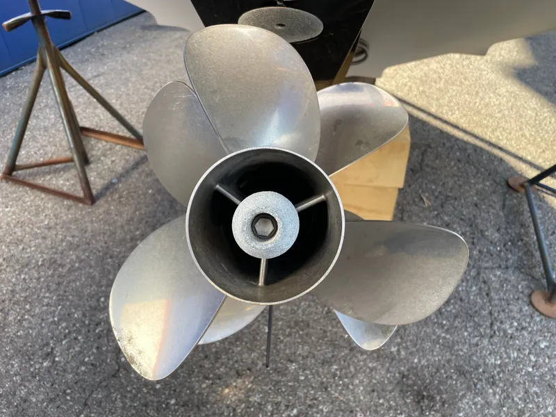 Slide: The Image of Sea Ray 270 Sundeck 2018 - 46