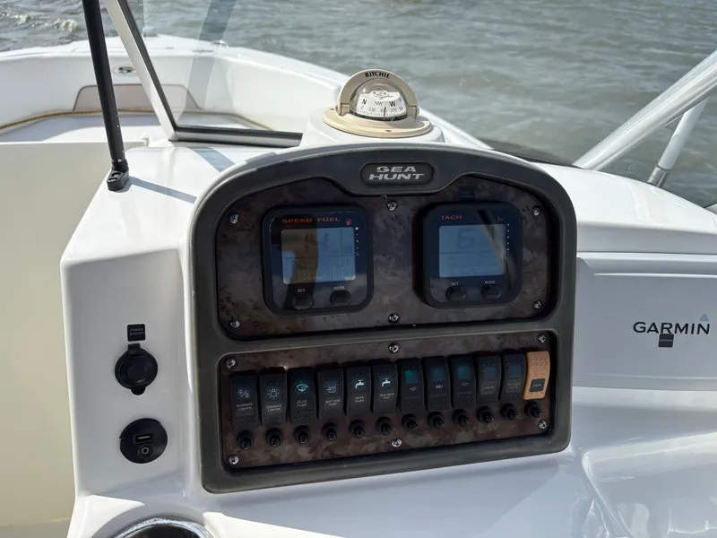 Slide: The Image of Sea Hunt Escape 234 LE 2013 - 28